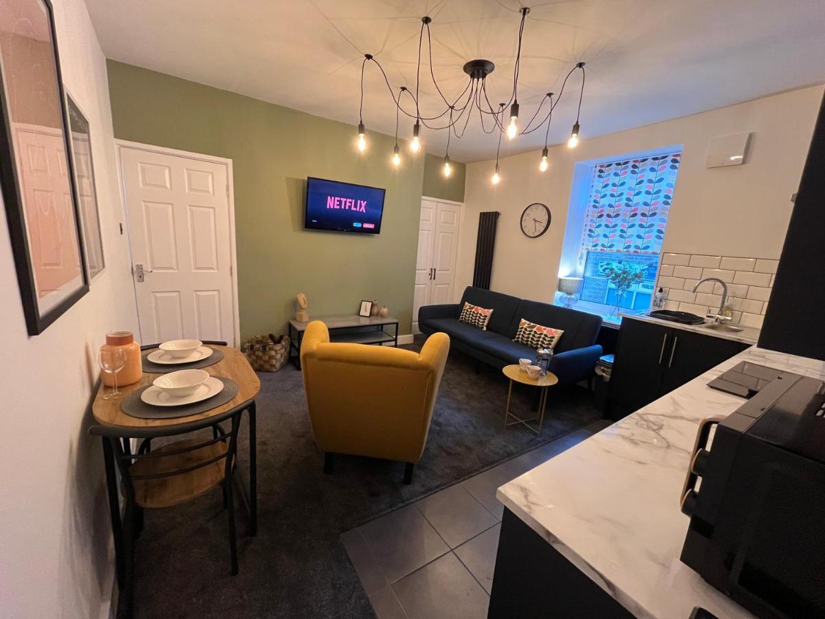 Modern & Retro Two Bedroom Apartment In Barnsley Exterior foto
