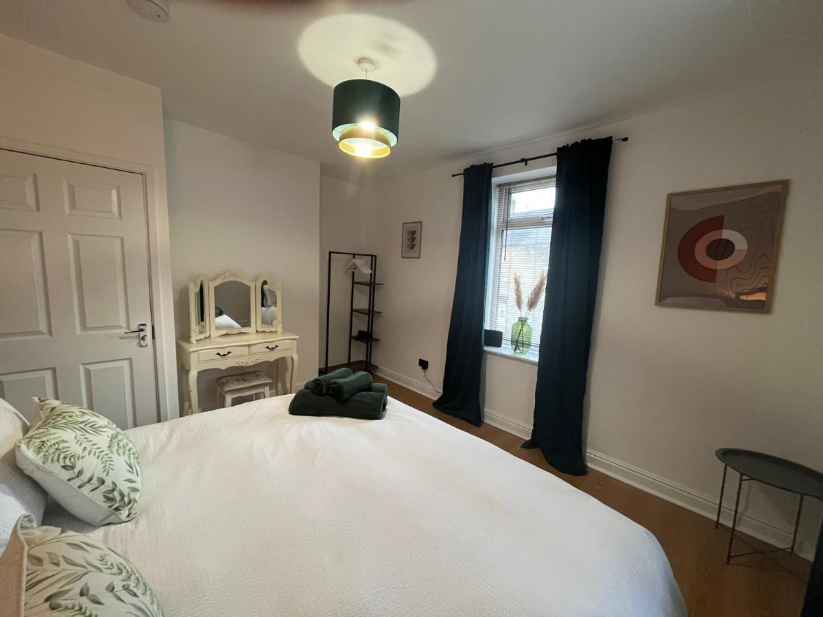 Modern & Retro Two Bedroom Apartment In Barnsley Exterior foto
