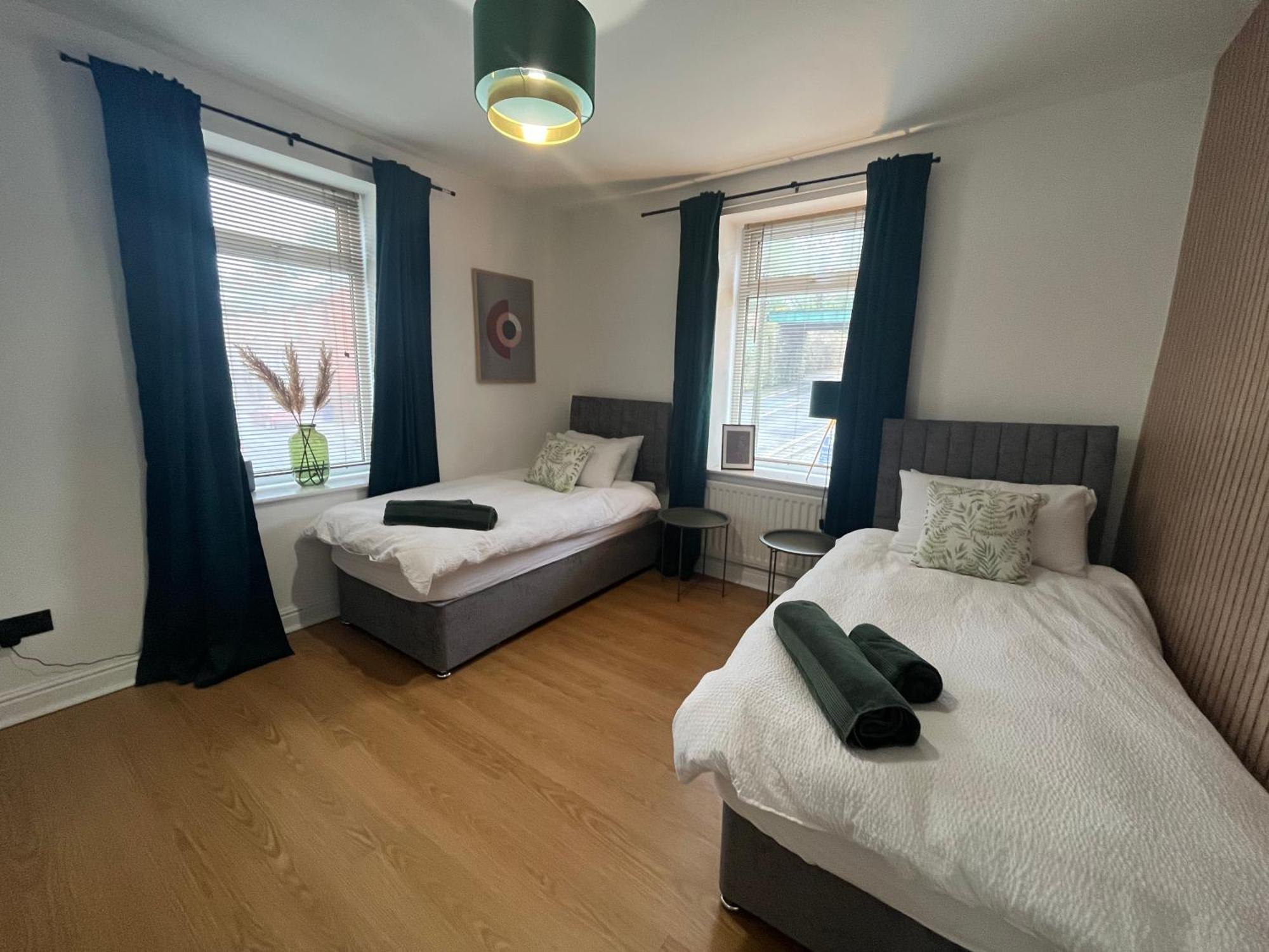 Modern & Retro Two Bedroom Apartment In Barnsley Exterior foto